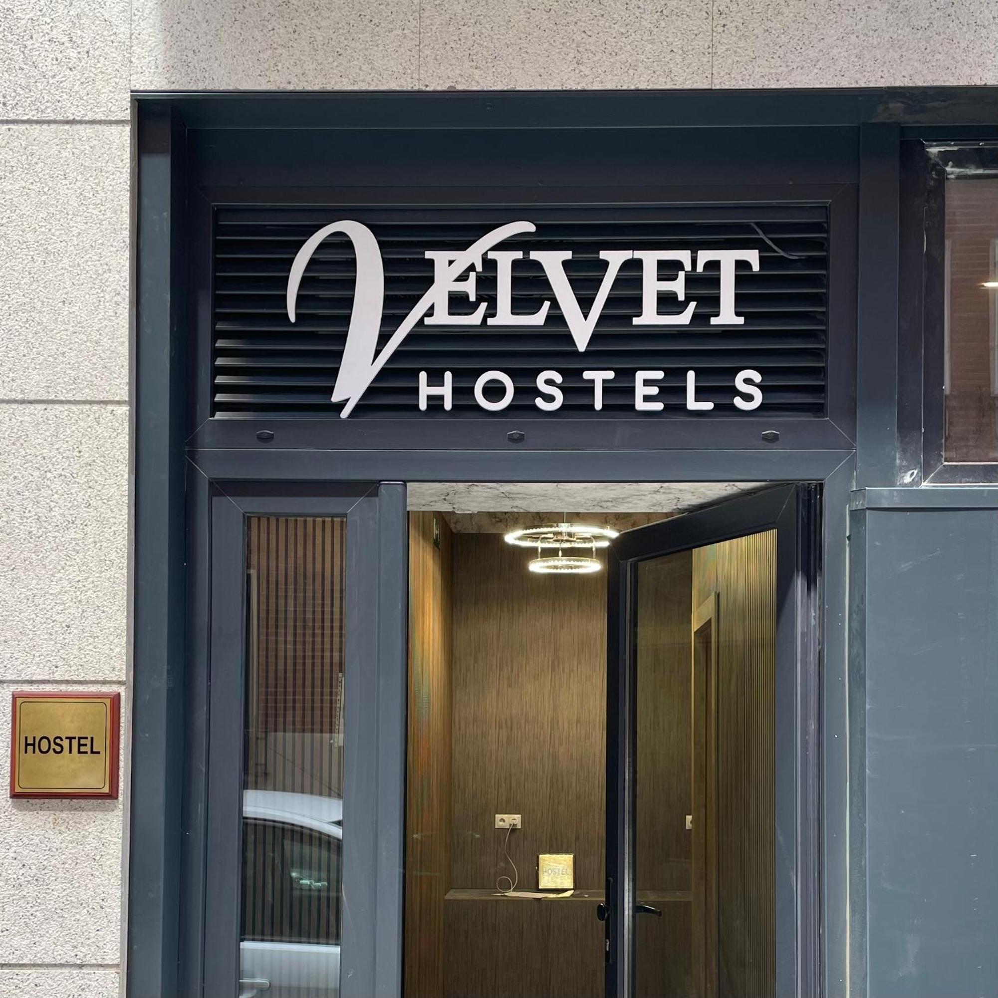 Velvet Hostels Pacifico Madrid Exterior foto